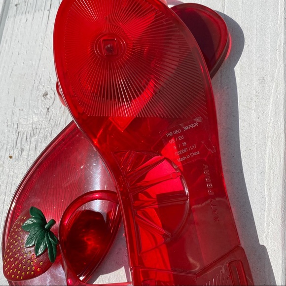 Katy Perry strawberry jelly sandals - Picture 3 of 4